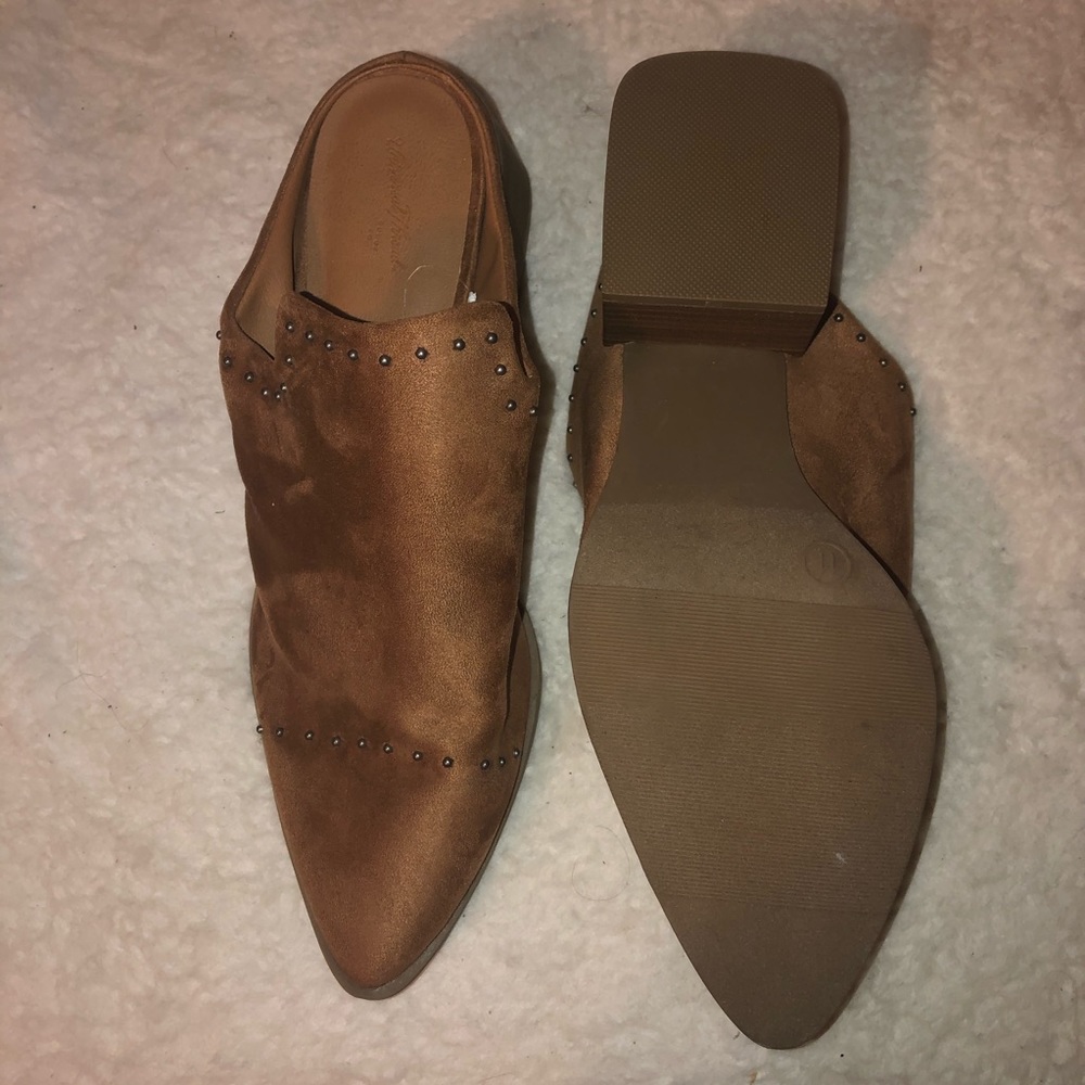 Universal Thread Mules Sz 11 - image 4